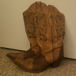 Corral boot size 8M